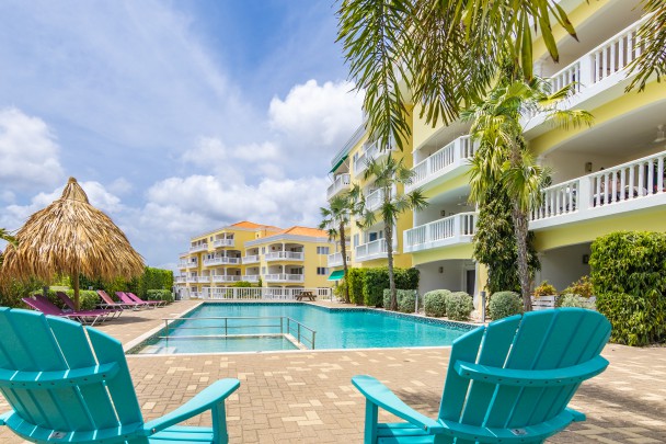 Elegant 1-bedroom apartment located right by the pool