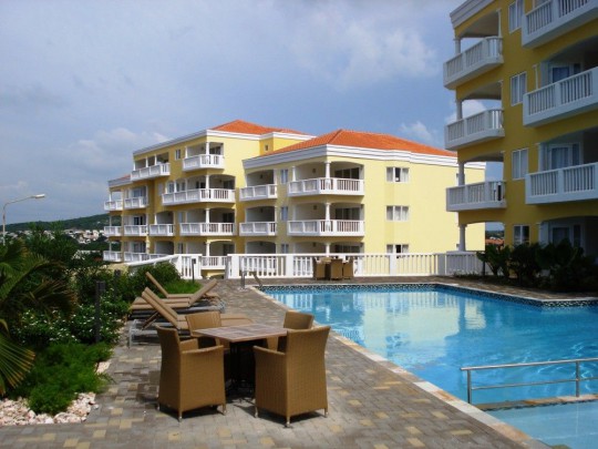 Furnished apartment with sea view on golf resort with pool and beach