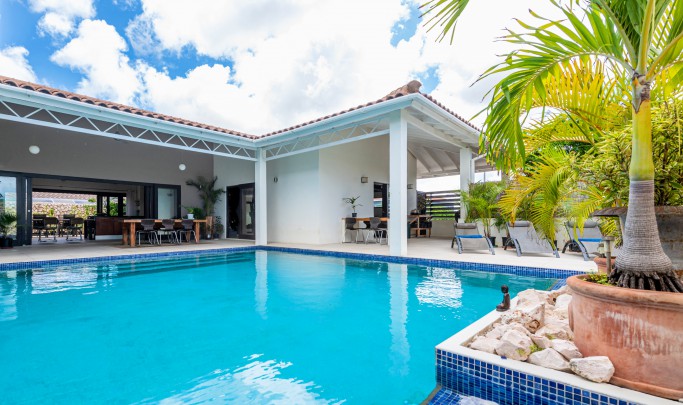 Zuurzak Resort - Spacious family villa for ultimate living enjoyment