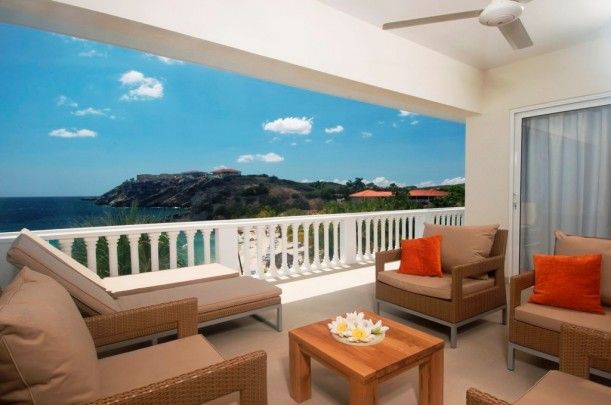 Oceanfront penthouse and condos for sale in Caribbean w. private beach