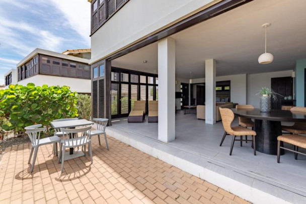 Modern appartement met zwembad aan golfbaan - dichtbij strand en golf
