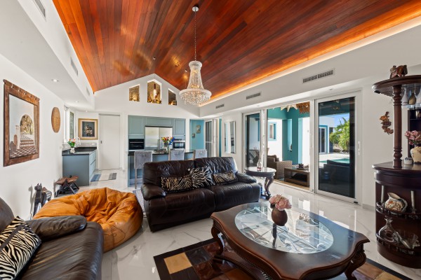 Blue Bay BT 06 – ‘Fifty shades of Blue’ Luxury Oceanview Villa