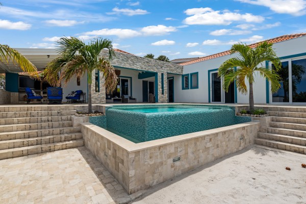 Blue Bay BT 06 – ‘Fifty shades of Blue’ Luxury Oceanview Villa