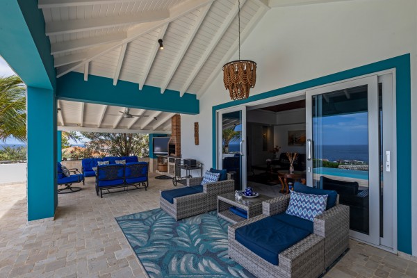 Blue Bay BT 06 – ‘Fifty shades of Blue’ Luxury Oceanview Villa