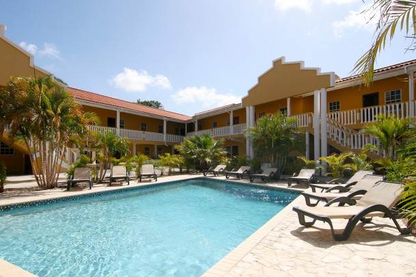 Girasol Apartments - Luxe studio te huur op beveiligd resort + zwembad
