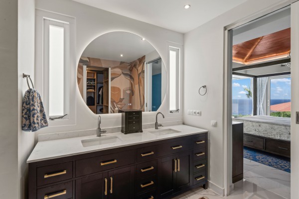 Blue Bay BT 06 – ‘Fifty shades of Blue’ Luxury Oceanview Villa