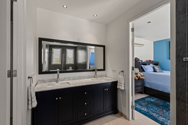Blue Bay BT 06 – ‘Fifty shades of Blue’ Luxury Oceanview Villa