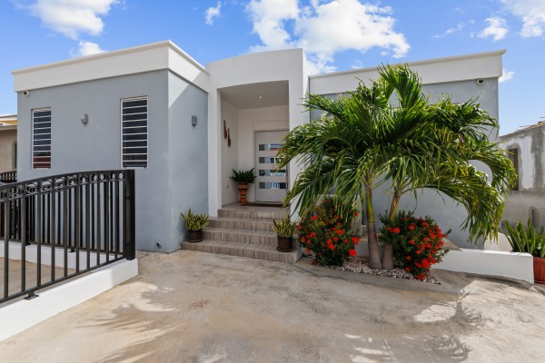 Grote Berg Tropical Paradise with Proven Rental Income