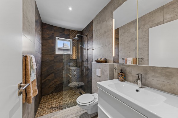 Grote Berg Tropical Paradise with Proven Rental Income