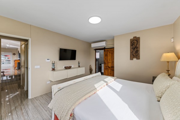 Grote Berg Tropical Paradise with Proven Rental Income