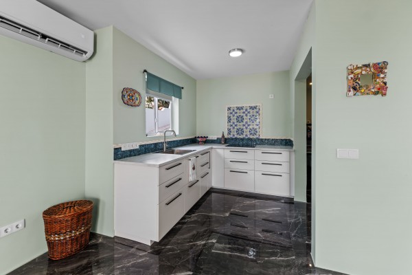 Grote Berg Tropical Paradise with Proven Rental Income
