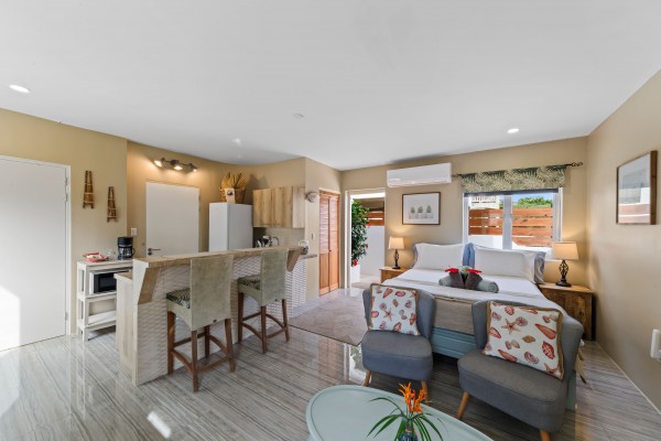 Grote Berg Tropical Paradise with Proven Rental Income
