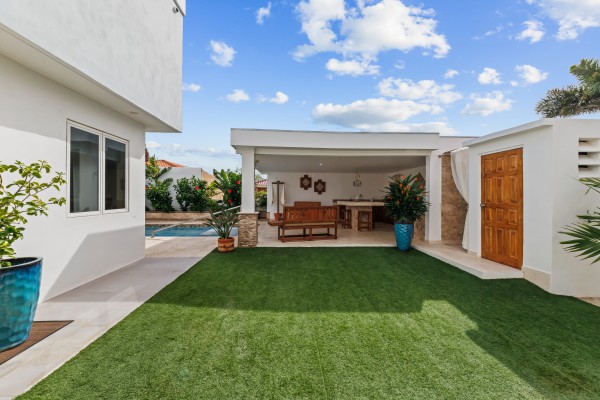 Grote Berg Tropical Paradise with Proven Rental Income