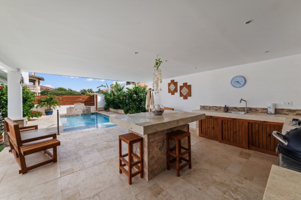 Grote Berg Tropical Paradise with Proven Rental Income