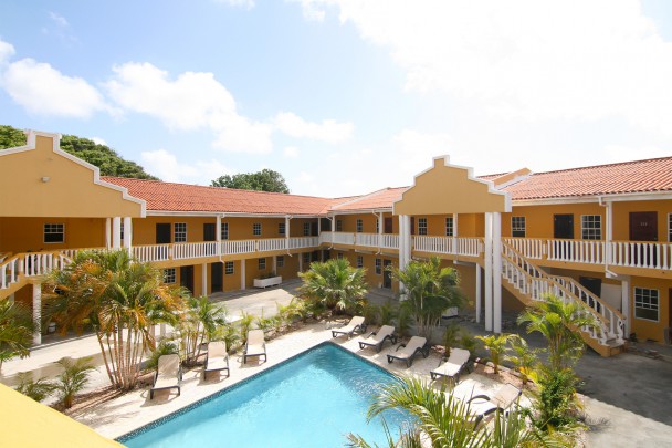 Girasol Apartments - Luxe studio te huur op beveiligd resort + zwembad