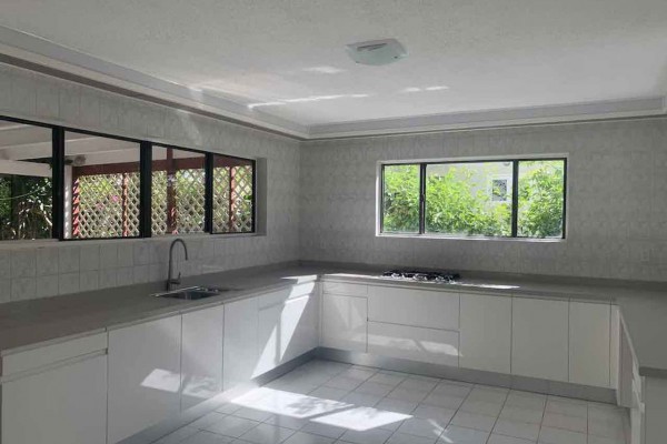 Grote Berg – Light, spacious 4-bedroom house Kaya Butuela