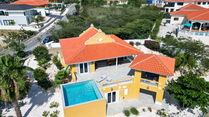 Blue Bay - Luxe gerenoveerde villa met zeezicht 