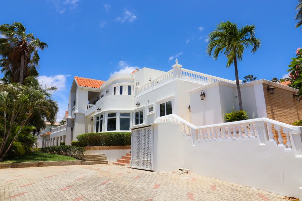  Luxe Woning met appartement te koop in Cas Grandi Curaçao