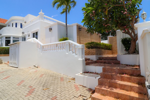  Luxury House with flat for sale in Cas Grandi Curaçao