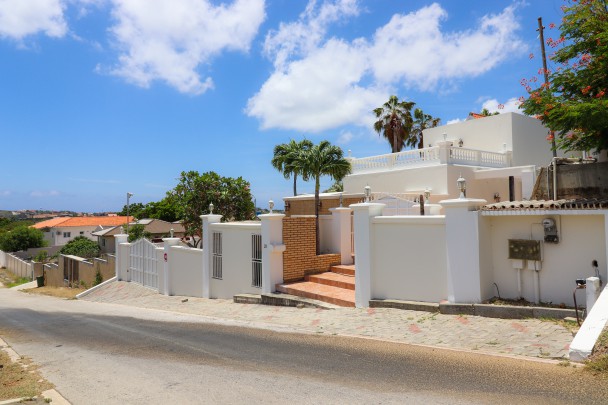  Luxury House with flat for sale in Cas Grandi Curaçao