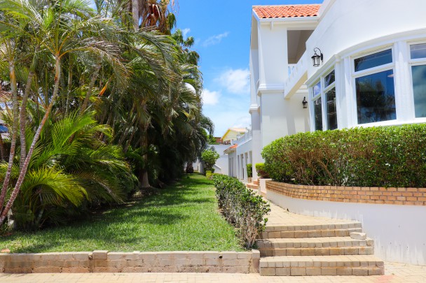  Luxe Woning met appartement te koop in Cas Grandi Curaçao