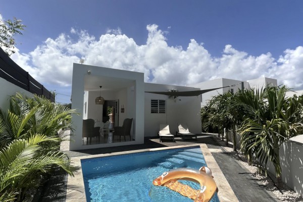 Mahaai - Tropical bungalow perfect for vacation rentals with pool