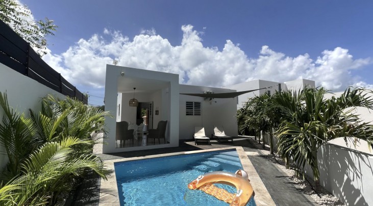 Mahaai - Tropical bungalow perfect for vacation rentals with pool