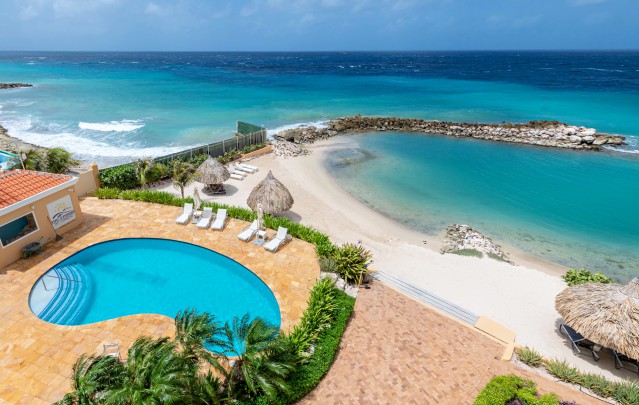 The Strand – Oceanfront Apartment with 4 Bedrooms at “The Strand”