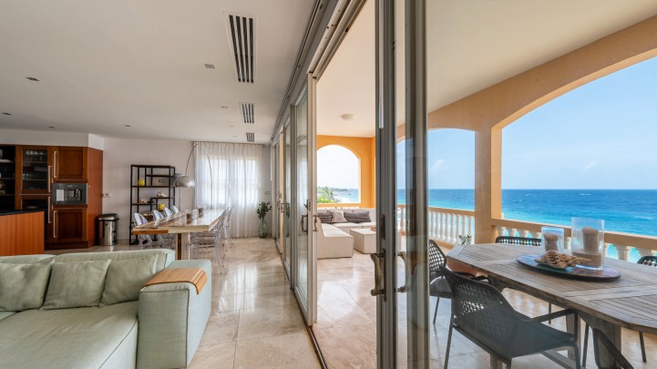 The Strand – Oceanfront Apartment with 4 Bedrooms at “The Strand”