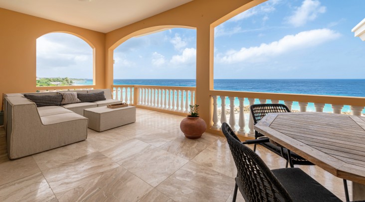 The Strand – Oceanfront Apartment with 4 Bedrooms at “The Strand”