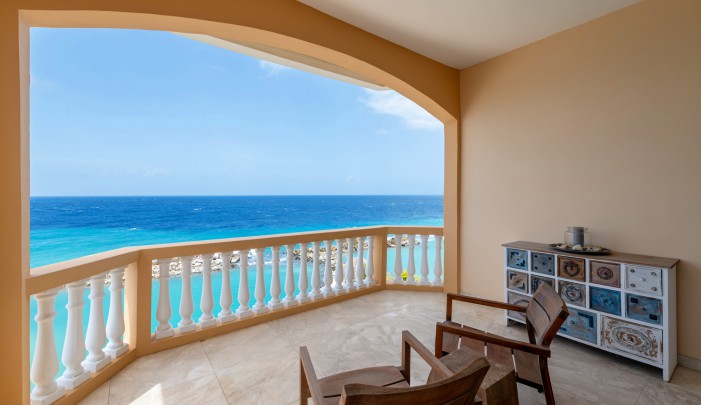 The Strand – Oceanfront Apartment with 4 Bedrooms at “The Strand”