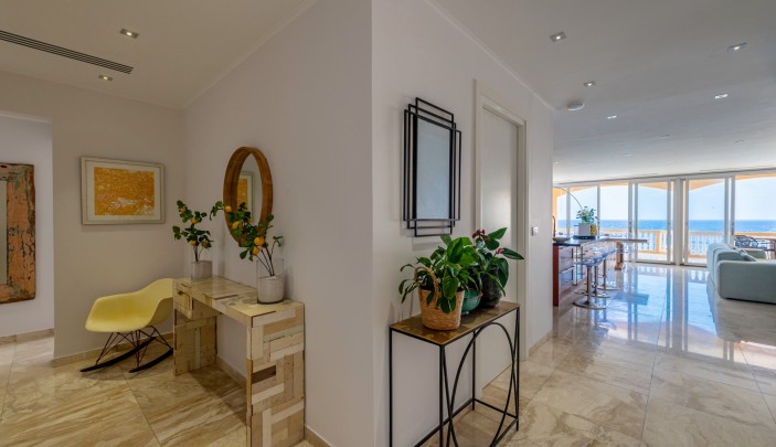 The Strand – Oceanfront Apartment with 4 Bedrooms at “The Strand”