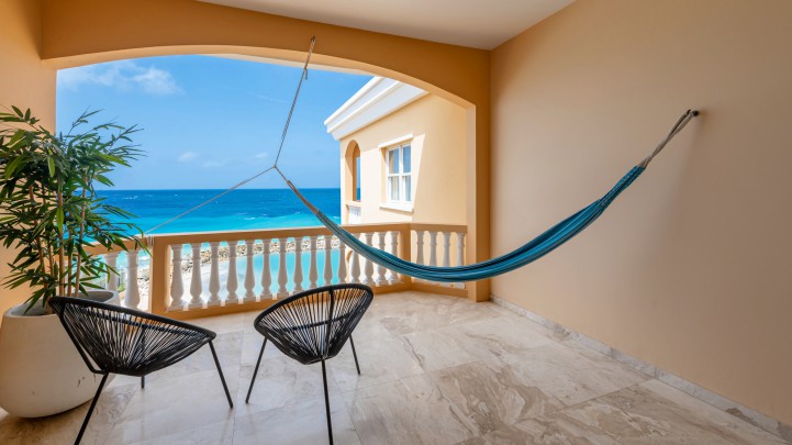 The Strand – Oceanfront Apartment with 4 Bedrooms at “The Strand”