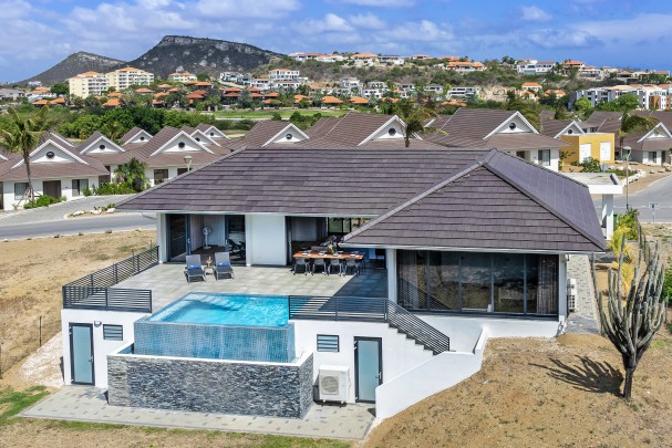 Luxe 4-Slaapkamer Villa met Golfzicht – Blue Bay Resort