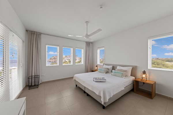 Blue Bay - Spectacular Oceanfront Penthouse fit for vacation rental