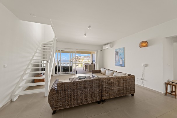 Blue Bay - Spectacular Oceanfront Penthouse