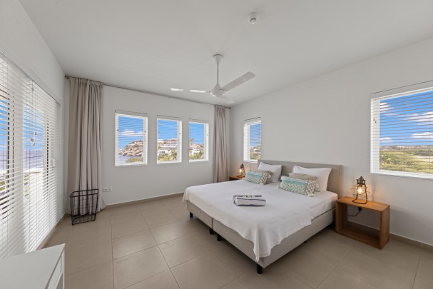 Blue Bay - Spectacular Oceanfront Penthouse