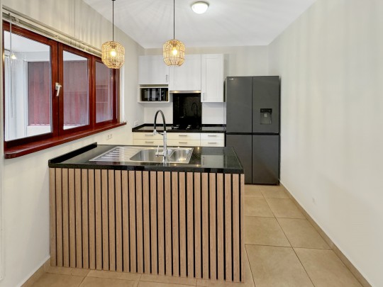 Spacious apartment with pool for rent in Jan Thiel - near beaches!