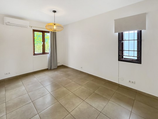 Spacious apartment with pool for rent in Jan Thiel - near beaches!