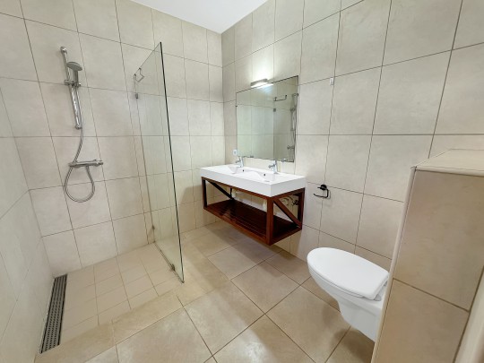 Spacious apartment with pool for rent in Jan Thiel - near beaches!