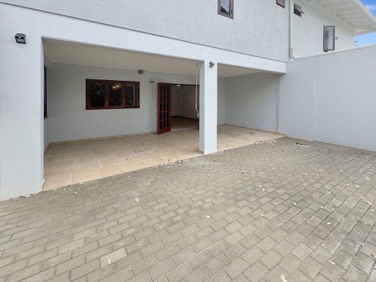 Spacious apartment with pool for rent in Jan Thiel - near beaches!