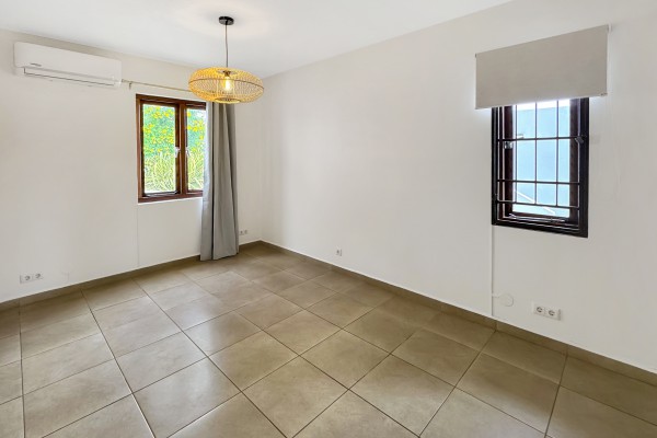 Spacious apartment with pool for rent in Jan Thiel - near beaches!