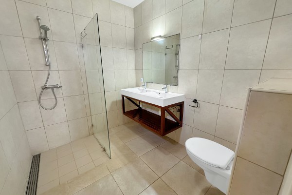 Spacious apartment with pool for rent in Jan Thiel - near beaches!