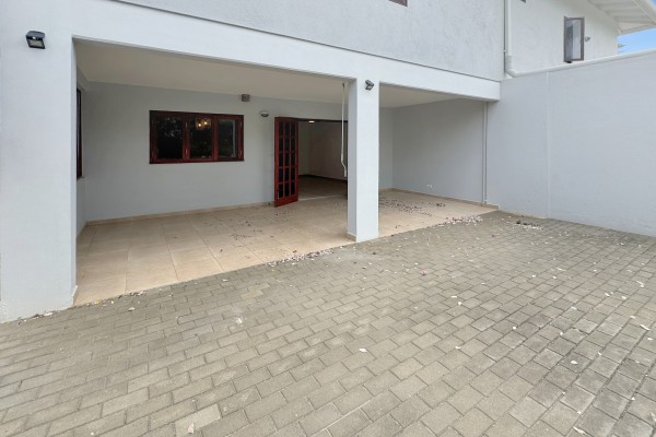 Spacious apartment with pool for rent in Jan Thiel - near beaches!