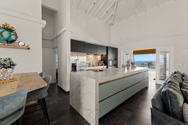 Blue Bay BB-08 - Villa met Zeezicht en Spectaculaire Zonsondergangen