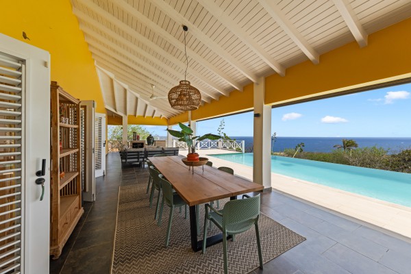 Blue Bay BB-08 - Villa met Zeezicht en Spectaculaire Zonsondergangen
