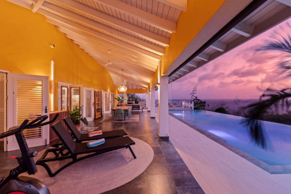 Blue Bay BB-08 - Villa met Zeezicht en Spectaculaire Zonsondergangen