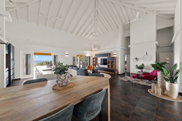 Blue Bay BB-08 - Ocean View Villa with Year-Round Sunset Views