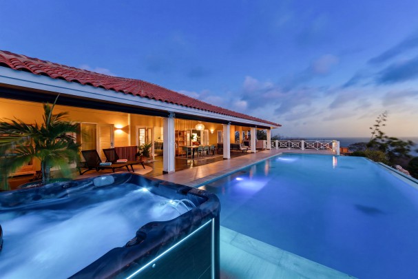 Blue Bay BB-08 - Ocean View Villa with Year-Round Sunset Views