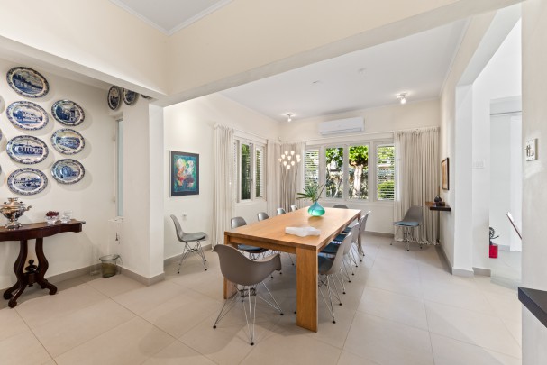xclusive Detached Villa with Guest House on a Spacious Lot in Mahaai